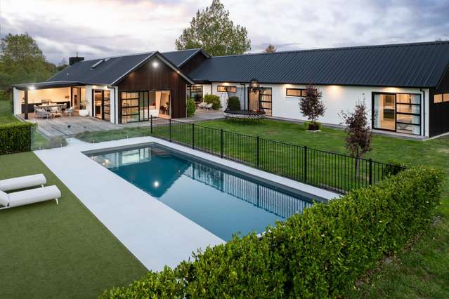 Contemporary Tamahere Awaits You!
