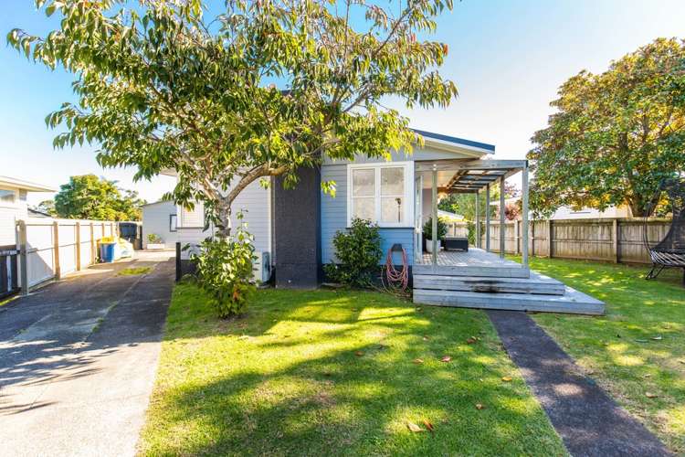 8 Crocombe Crescent Beach Haven_17