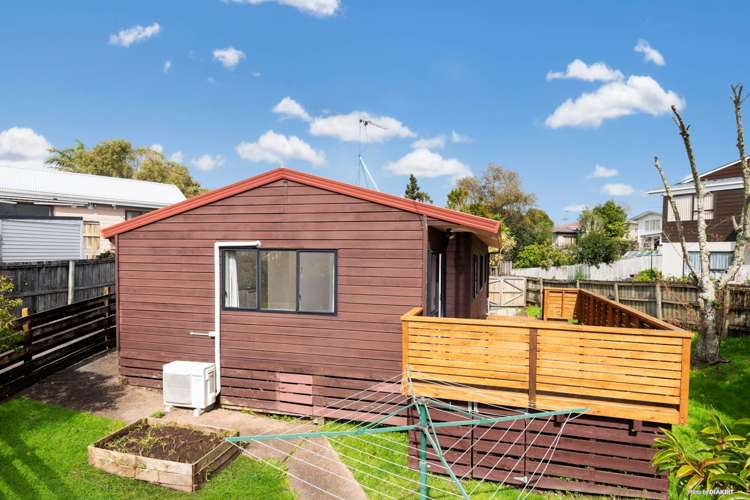 3/7 Duncan Avenue Te Atatu South_7