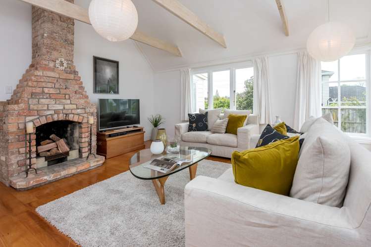 61 Beach Road Mellons Bay_5