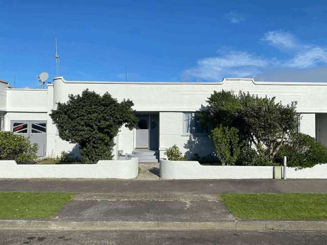Central, refurbished & short walk to the Hospital