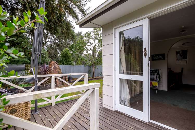 16a Clifton Avenue Carterton_16