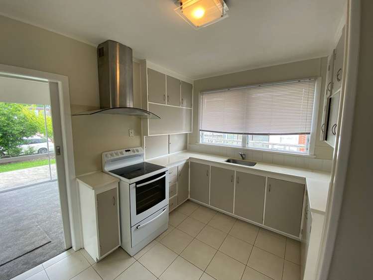 8 Carlson Crescent Silverdale_12