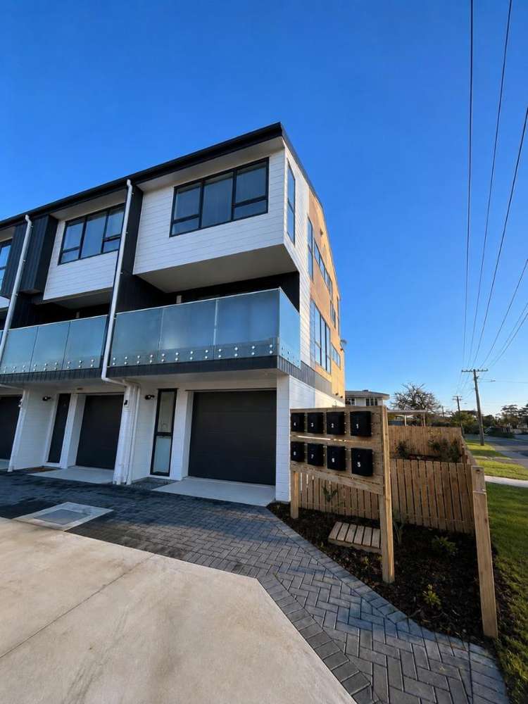 1/36 Longburn Road Henderson_1
