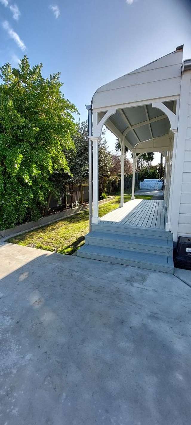 2/706 Charles Street Raureka_3