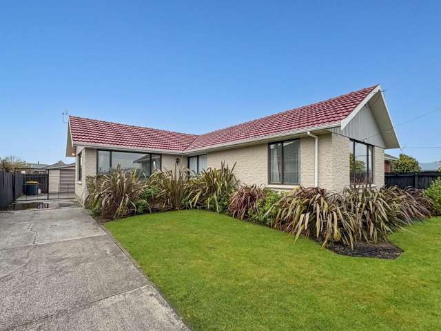 SHIRLEY - THREE BEDROOMS, HEAT PUMP, LARGE GARAGE
