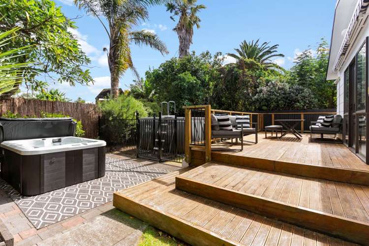 1/10 Clinton Avenue Te Atatu Peninsula_2