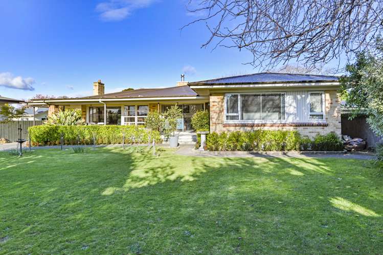 305 Frimley Avenue Frimley_1