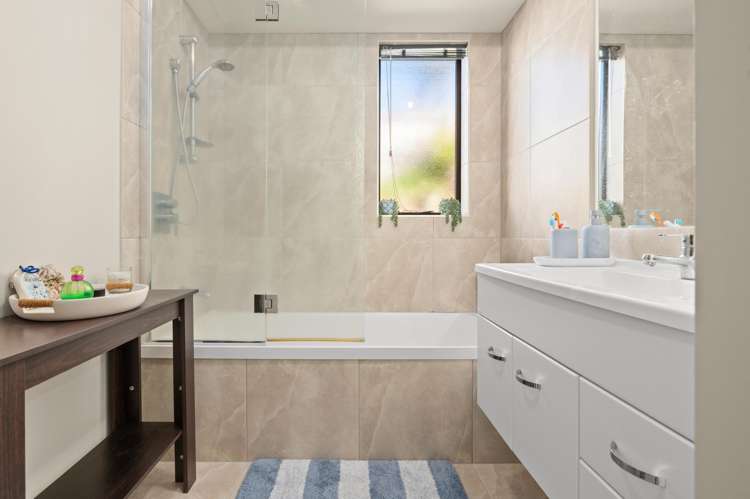 2/16 Highgrove Drive Grandview Heights_11