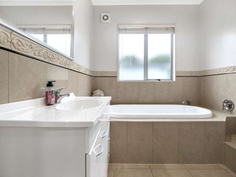 39 Caversham Drive Rototuna_16
