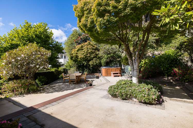 14 Garfield Avenue Roslyn_24