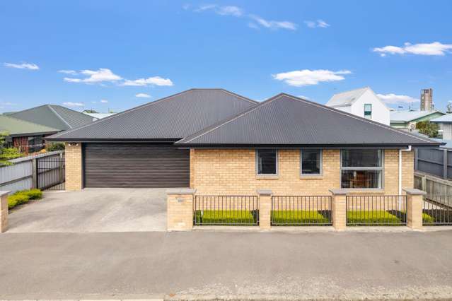 Modern Comfort in a Central Setting