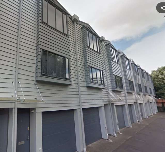 Stylish Apartment in Parnell with Deck