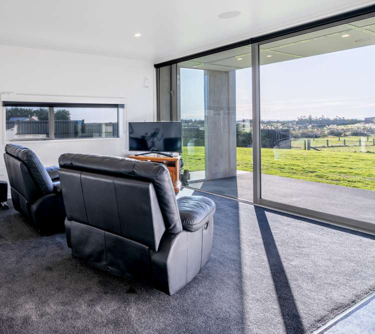 89 Sunrise Drive Seaward Bush_16