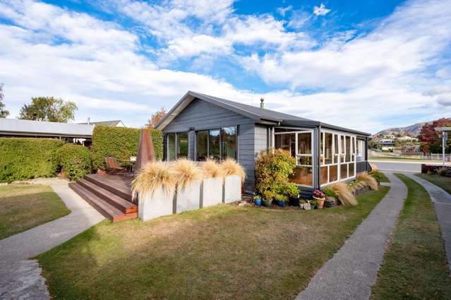 140 Aubrey Road Wanaka_1