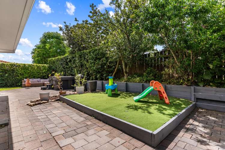 13a Pinewood Grove Botany Downs_24