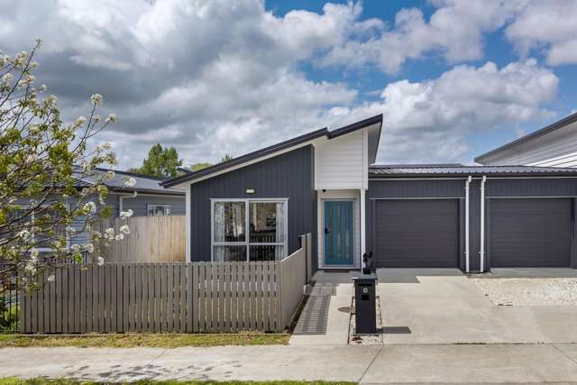 Modern Parkside Living! With Master Build Warranty