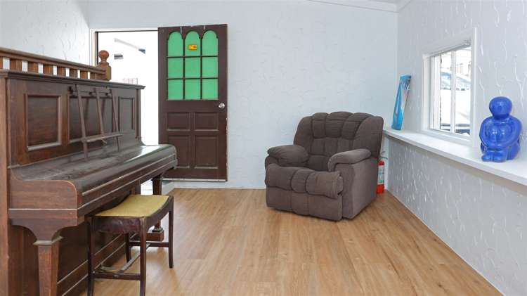 1/9 Clayburn Road Glen Eden_11