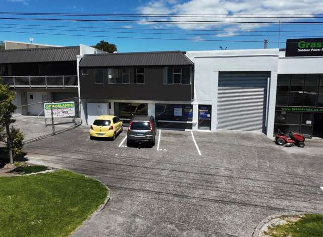 HIGH-STUD WAREHOUSE WITH PRIME ROAD FRONTAGE