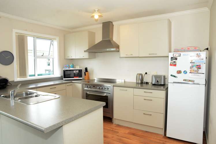 81 Lothian Crescent Strathern_5