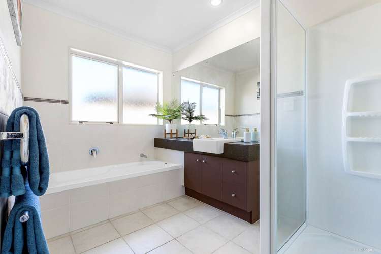 10 Allerton Place Wattle Downs_13