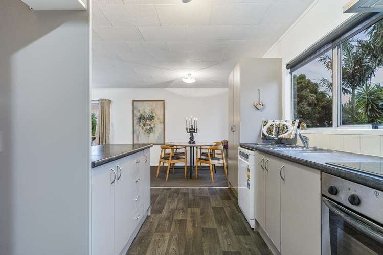 1/20 Royal View Road Te Atatu South_5