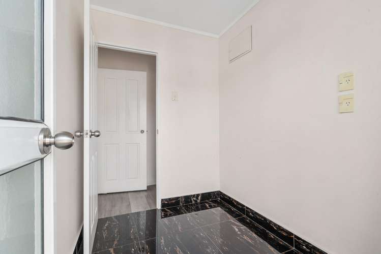 2/8 Freeland Avenue Mount Roskill_9