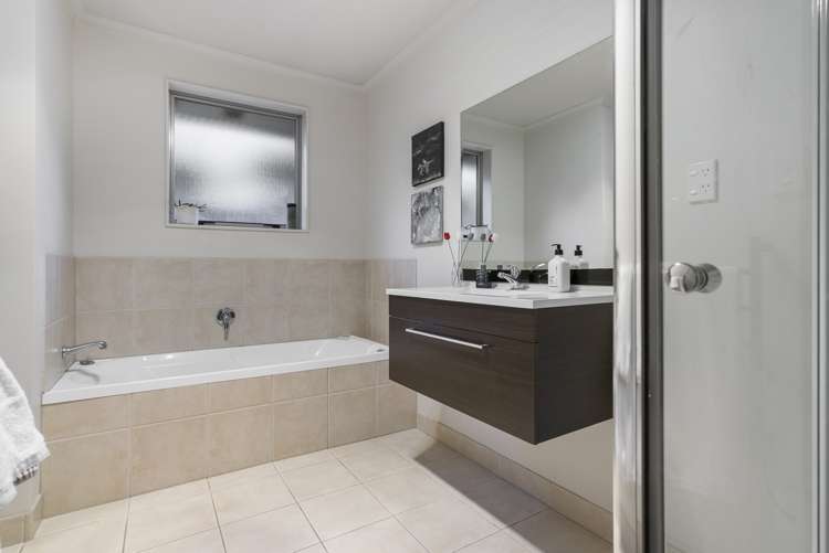 8 Louvain Place Greenhithe_23