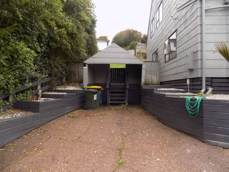 8 Claret Place Henderson_17