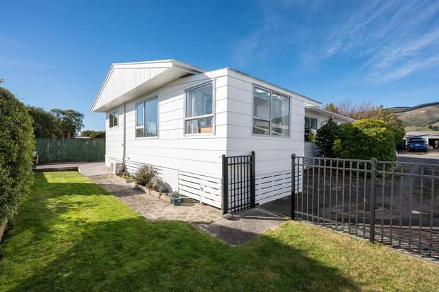 2/4 Challies Way Richmond_1