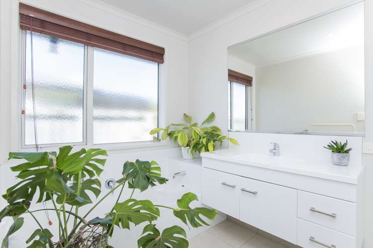 1 Hamilton Drive Wainui_13