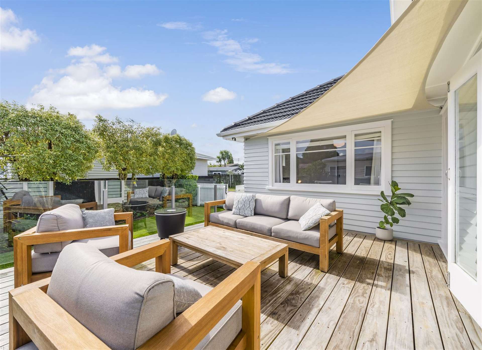 17a Clinton Avenue Te Atatu Peninsula_0