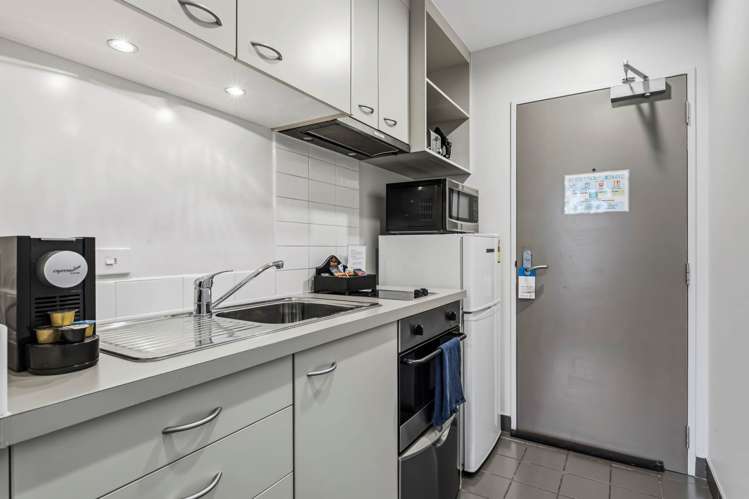 807/17 Amersham Way Manukau_6