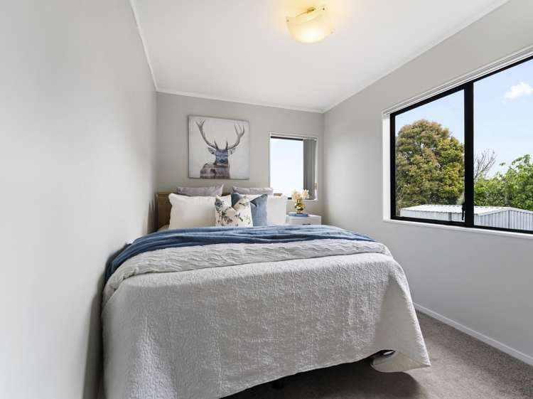 34 Lexington Drive Botany Downs_15