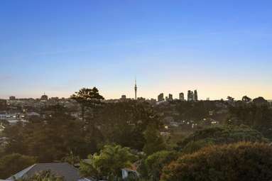 16 Waiatarua Road_1