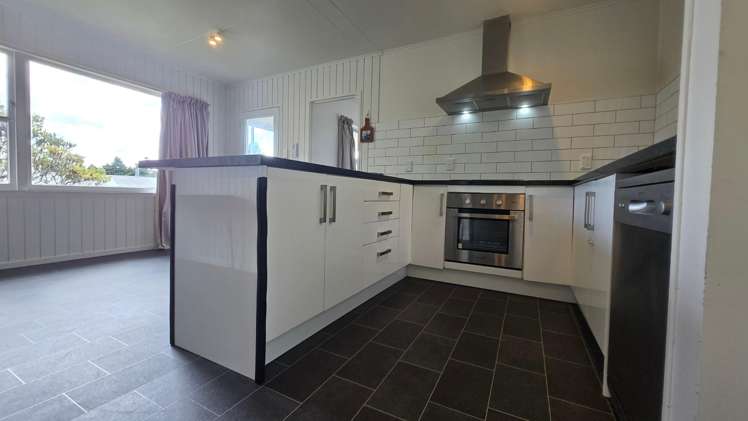  E/470 Stokes Valley Road Stokes Valley_1