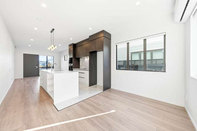 3 Greenbrier Street Westgate_3