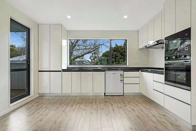 4/11 Selkirk Road Mt Albert_1