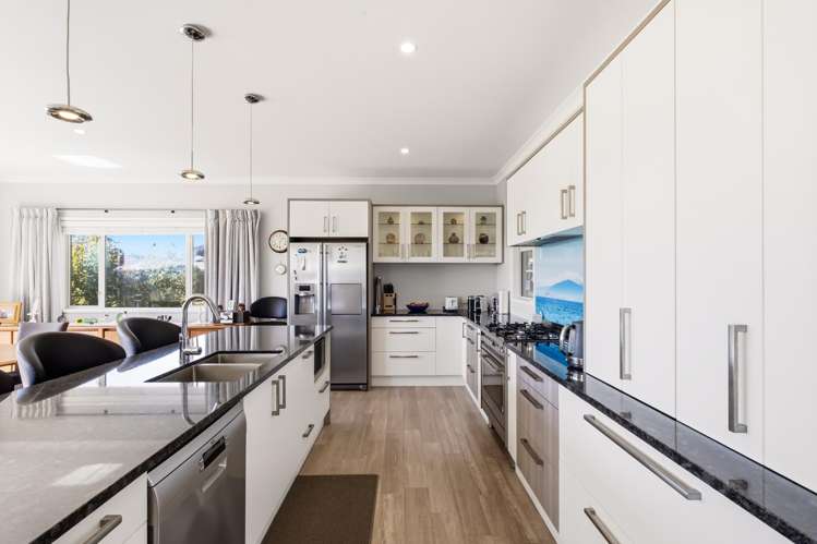 16 Botanical Heights Drive Waipahihi_21