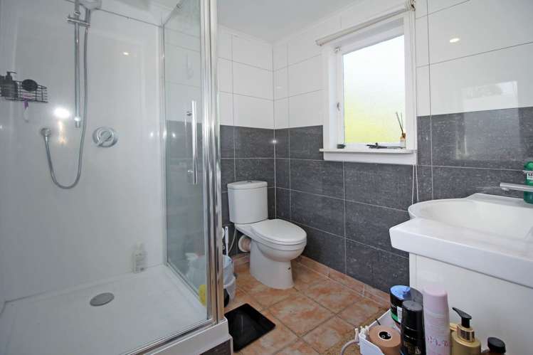 32 Holland Avenue Point England_9