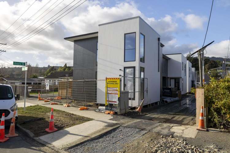215 Stokes Valley Road_0