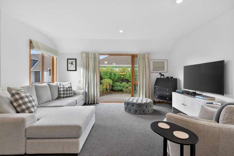 2/130 Muritai Road Eastbourne_1