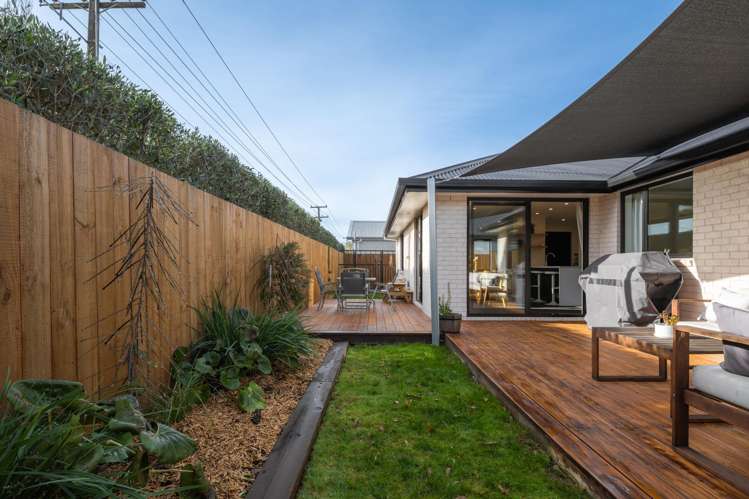 26b Harvard Road Burleigh_12