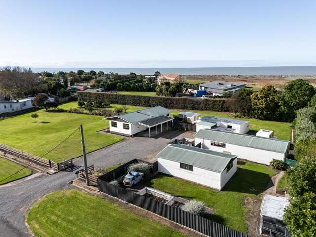 Space? Garaging? Motivated Seller? Tick Tick TICK!