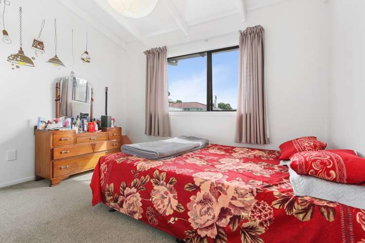 2/121 Universal Drive Henderson_5