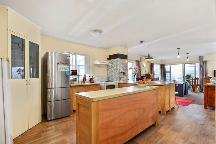 66 Wharf Road Clarks Beach_12