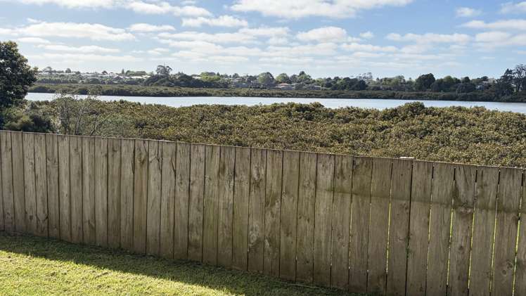 24 Stranraer Crescent Wattle Downs_11
