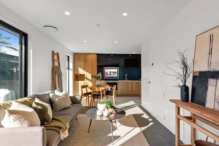 2/142 Main North Road_0