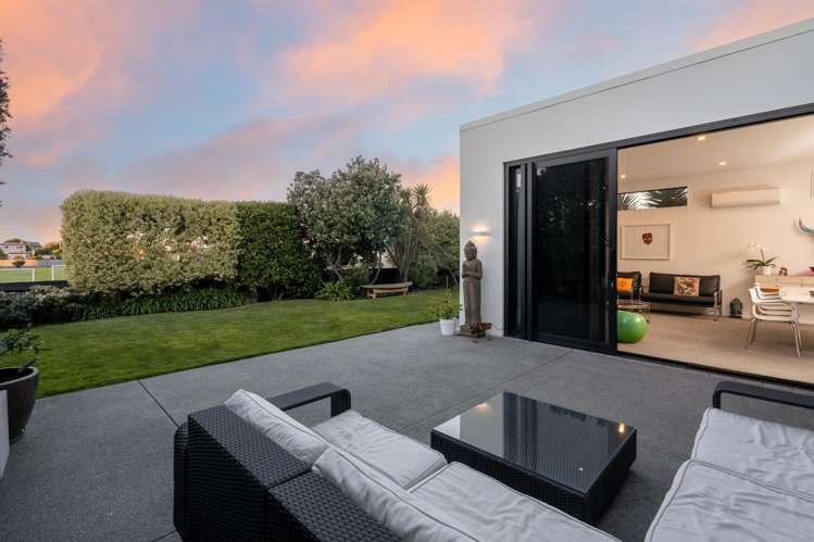 25 Main Road Redcliffs_29