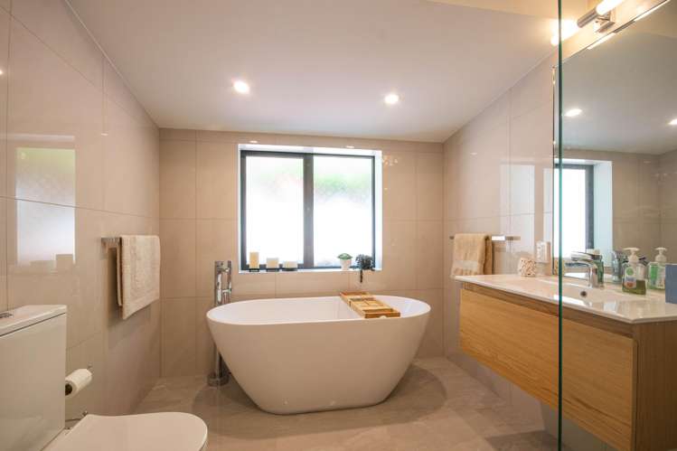 11 Settlers Hill Akaroa_20